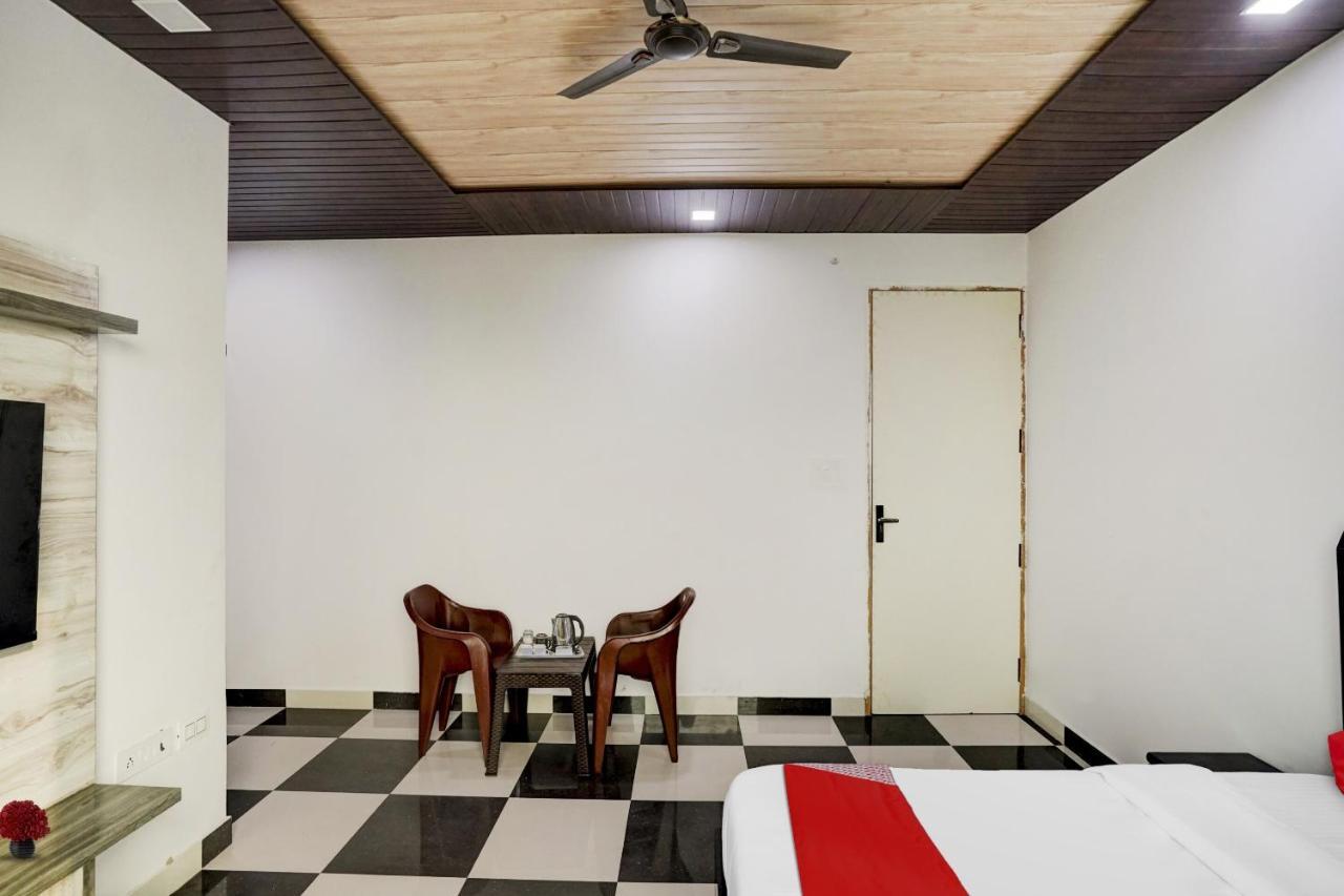 Collection O Love Garden Hotel Ghaziabad Bagian luar foto