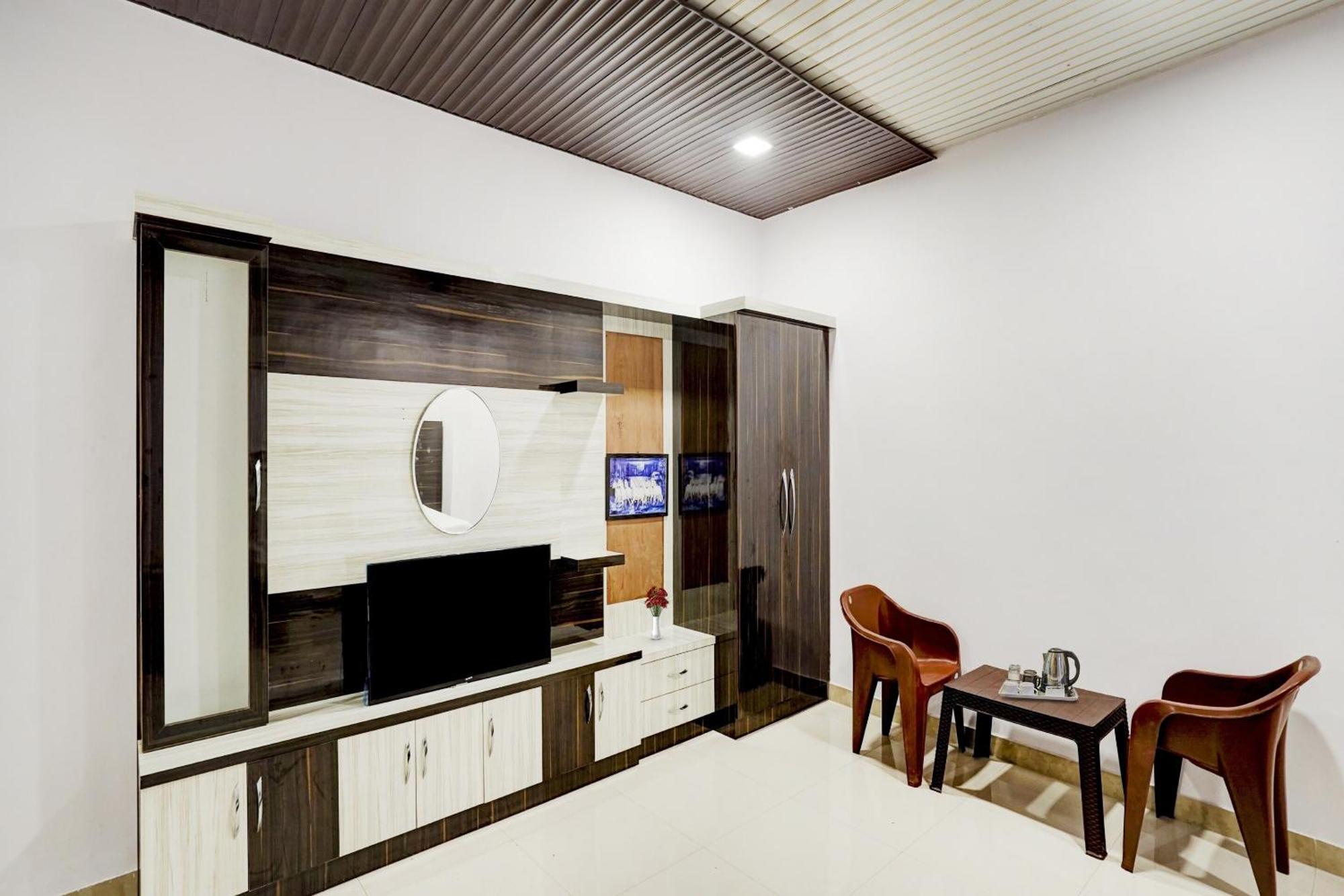 Collection O Love Garden Hotel Ghaziabad Bagian luar foto